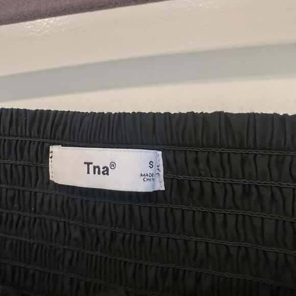 Tna black crop top size small with adorable puffy sleeves - Picture 3 of 3